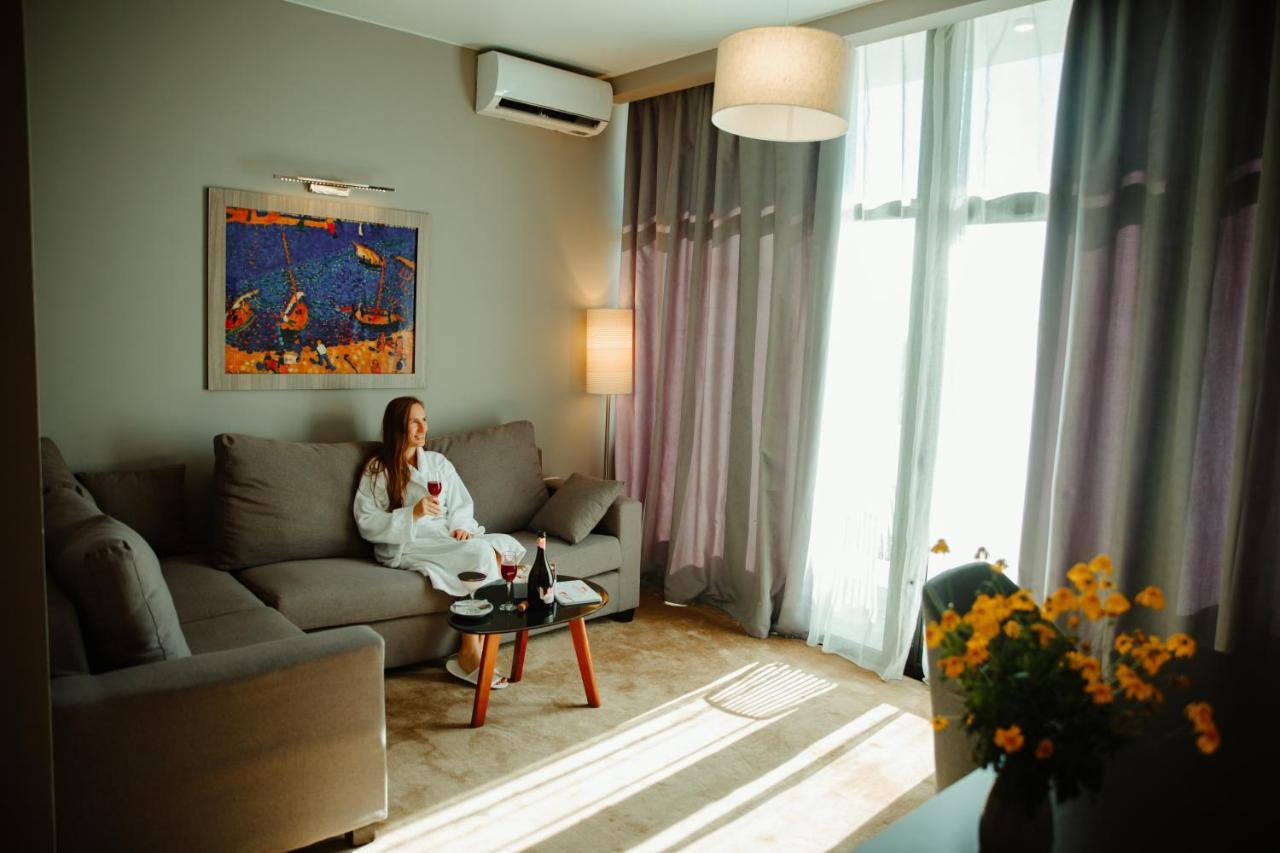 Abaash Hotel Afon New Athos エクステリア 写真